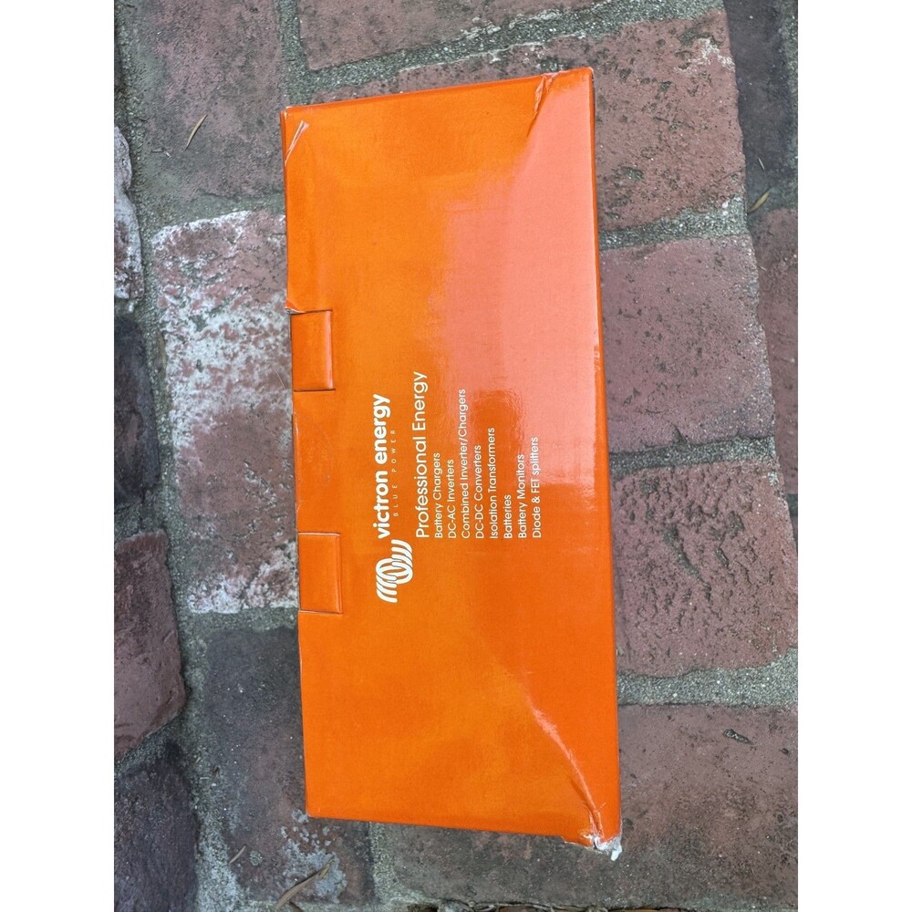 Victron Energy SmartSolar MPPT 100|30 Charge Controller New Box - Picture 2 of 5